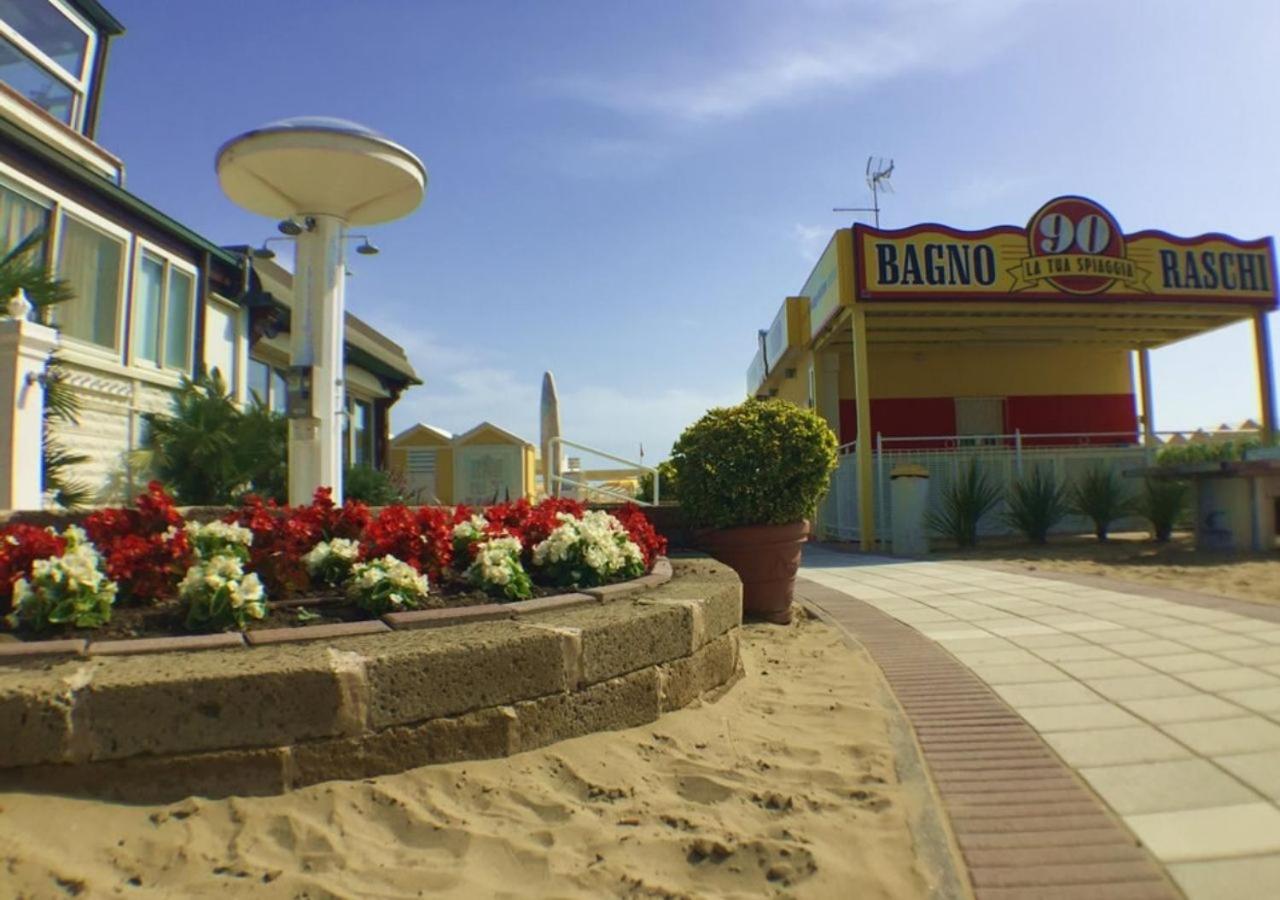 Hotel Mon Cheri Riccione Luaran gambar