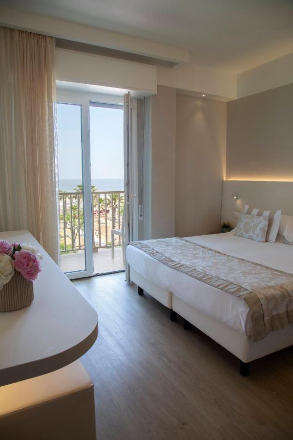 Hotel Mon Cheri Riccione Luaran gambar
