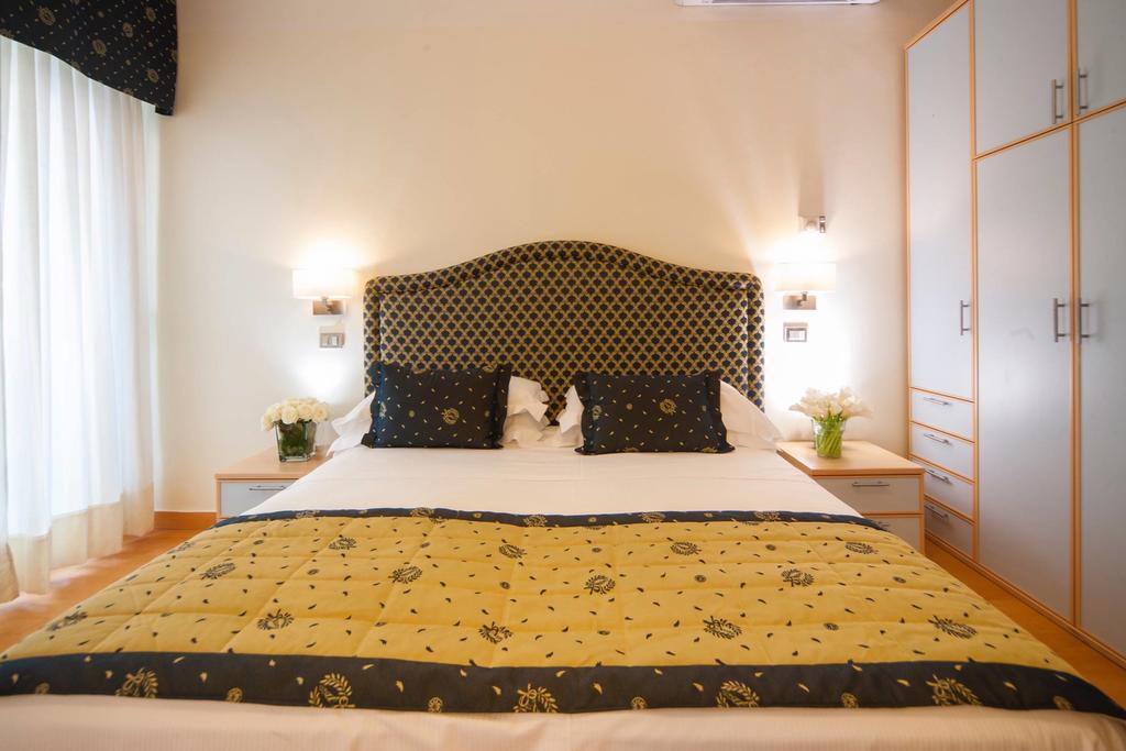 Hotel Mon Cheri Riccione Bilik gambar