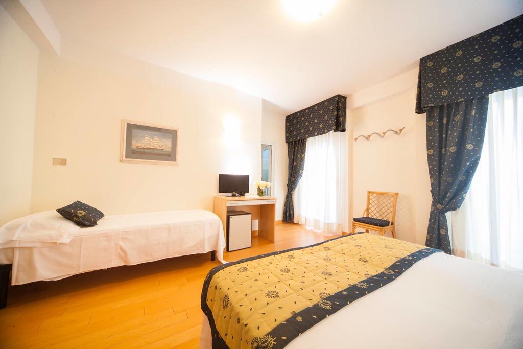 Hotel Mon Cheri Riccione Bilik gambar